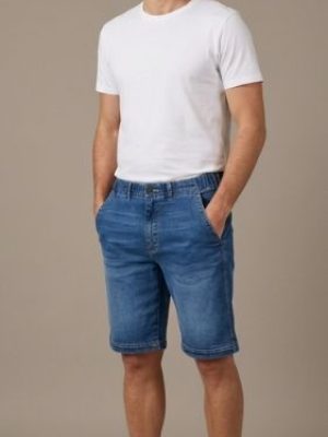 CORTO JEANS IN TESSUTO LEGGERO ED ELASTICIZZATO