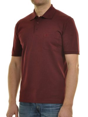 Polo in cotone con taschino e vestibilità regolare.